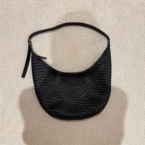Madewell The Essential Curve Shoulder Bag in True Black